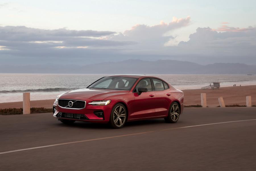  Volvo S60 T6 R-Design 2018 года  (NA) (фото 2 из 40)